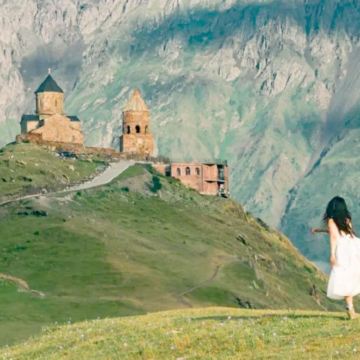 格鲁吉亚第比利斯往返卡兹别克一日游可选拼/专团圣三一教堂接送