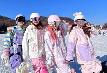 亚布力滑雪场+中国雪乡+雪乡十里冰雪画廊一日游8人纯玩团【亚布力西站/滑雪场起止，专车接送，经典小团自由行，全程无购物无自费，具体游玩攻略请咨询客服】