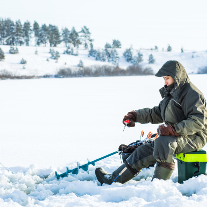 芬兰罗瓦涅米出发 拉普兰森林踏雪+冰上钓鱼+雪地烤鲑鱼半日游