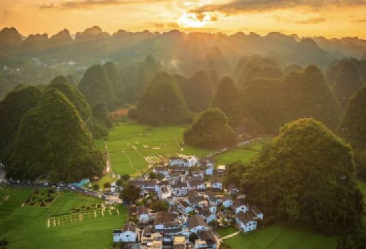 贵州兴义万峰林+马岭河一日游【兴义出发+上门接送+品质小团】【专车接送，自由定制纯玩。】