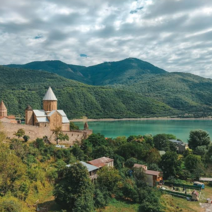 第比利斯-古多里滑雪场+阿娜努日要塞一日游