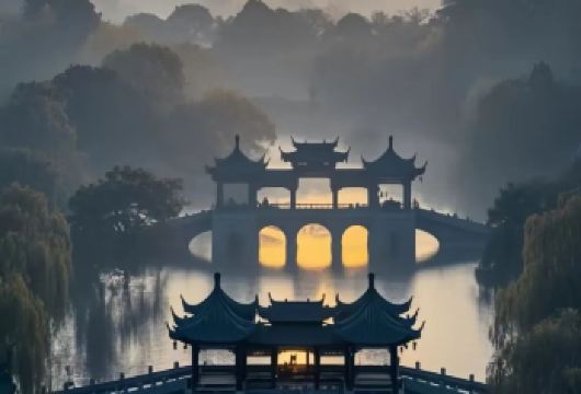 瘦西湖+大明寺+何园 中国大运河博物馆+个园+东关街 私家团【游客可根据自己的需求调整游玩路线，替换标题内景点。私人小团，不拼不等，自由舒心，给您愉快的旅游体验。】