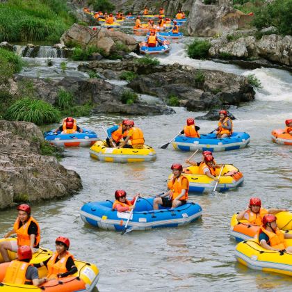 五指山红峡谷漂流or雨林栈道一日游+午餐+海口接送+导游服务