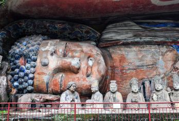 重庆大足石刻宝顶山北山昌州古城1日游：石语千年·光影对话【球幕影院沉浸观影+宝顶山石刻深度讲解数字科技还原千年佛国胜景，专业讲解解读石刻密码，双重视觉知识盛宴】