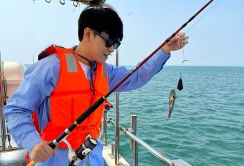 青岛出海钓鱼/夜钓+小港钓鱼码头专业海钓含渔具鱼饵 3小时【享受海钓乐趣 体验原生态渔民生活】