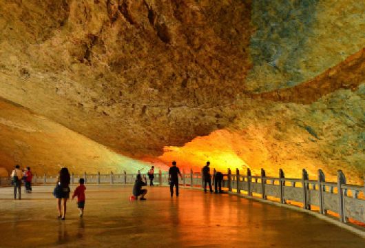 昆明九乡一日游【一价全含、含门票+索道+赠送宜良烤鸭+纯玩】【[一价全含]一日游览昆明地域核心景点，带你玩转亿万年雕琢的喀斯特奇观，避开人潮；】