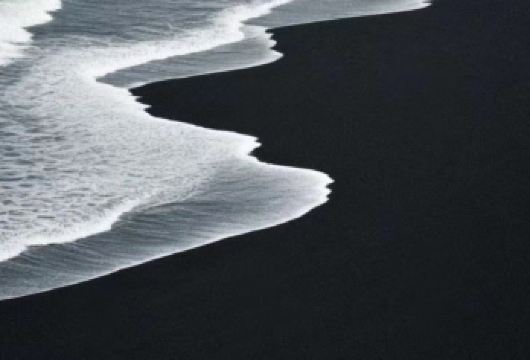 冰岛包车精选：斯科加瀑布+塞里雅兰瀑布与黑沙滩探秘【无需为交通烦恼，舒适专车全程接送，行程灵活自由，随心掌控游览节奏，沉浸式感受冰岛风情。】