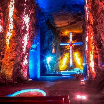 【中文司机包车游】哥伦比亚波哥大锡帕基拉盐教堂+瓜塔维塔湖