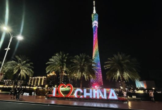 广州热门景点一日游|永庆坊+越秀公园独立包车+司兼向导上门接【网红打卡景点+上门接送+司机兼车导+行程可更改，希望您有一次愉快的旅游体验！】