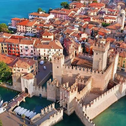 【意大利威尼斯往返】加尔达湖+锡尔苗内包车一日游【中文司机】