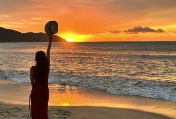 槟城热带水果园+榴莲山+蝴蝶园+巴都丁宜沙滩日落焰火秀一日游【参观热带水果园、蝴蝶公园探索自然生态，感受自然生态之美】