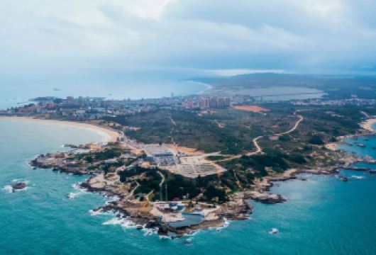 汕尾包车9小时一日游｜打卡红海湾+玻璃海风车岛+海上古堡【[接送范围]汕尾城区/汕尾站均可上门接送，超出区域需加收费用，可咨询在线客服】