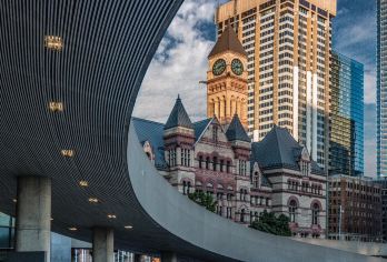 加拿大多伦多市区皇家安大略博物馆+电影取景地打卡包车一日游【华人司导，专人专车，酒店上门接送】