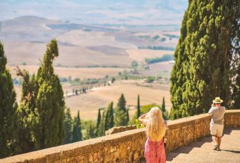 意大利托斯卡纳美食美酒一日游【品尝当地特产+佛罗伦萨往返】【探索托斯卡纳的中心 - 奥尔恰山谷及其美丽的蒙塔奇诺、皮恩扎和蒙特普齐亚诺小镇】