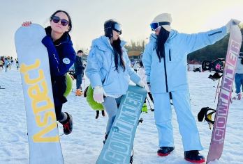 亚布力新体委滑雪场一日游【西站免费接+滑雪3h+全套装备】【[Vip出行]纯玩无购一价到底，亚布力西站免费接，一站式直达，游玩时间充足，畅玩滑雪3小时】