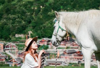 中查1日游：骑马游古寨+古寨徒步套餐【一步一景 景美人少】