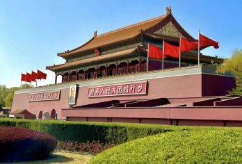 天安门广场、故宫、颐和园、胡同全包私人旅游【探索紫禁城和天安门广场的迷人历史 游览颐和园和北京老胡同 费用包含所有景点门票、午餐、酒店往返接送以及私人导游和车辆。】