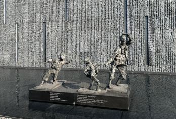 南京纪念馆半日活动【2-10人团+深度讲解】【[品质保障]优选商品，品质拒绝购物 、无自费】