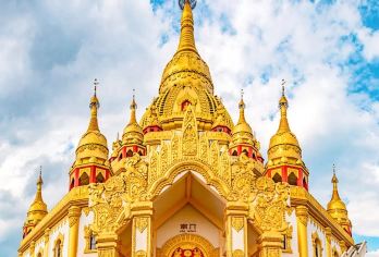 【包车芒市游】勐焕金塔+银塔+珍奇园+树包塔+菩提街一日游【包车旅游，行程更轻松，自然醒出门，景点可以自由调整】