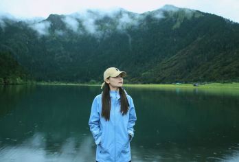 香格里拉无底湖一日游【[8人拼小团-可选私家团-环湖徒步：集森林、牧场、湖泊小众之旅]】