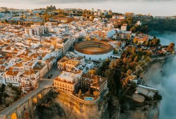 【龙达奇崖一日之旅】新桥斗牛场+阿拉伯浴场+白色小镇萨阿拉【囊括“天空之城”龙达的核心地标（新桥、斗牛场、阿拉伯浴场）和经典的白色山城萨阿拉，行程丰富不重复！】