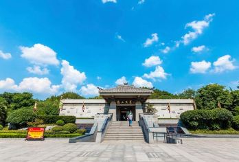 龟山汉墓2H人工讲解 橄榄游● 资深大咖导游精讲 15人内【[橄榄游讲师团]他们博古通今，幽默睿智，善于挖掘文物背后的故事，用有趣的方式还原历史真相！】