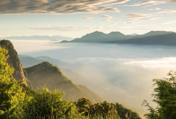 中国台湾高雄往返阿里山国家森林景区+姊妹潭包车游【酒店接送】【中文司机+酒店接送+贴心管家[畅游80+国家，800+城市]】
