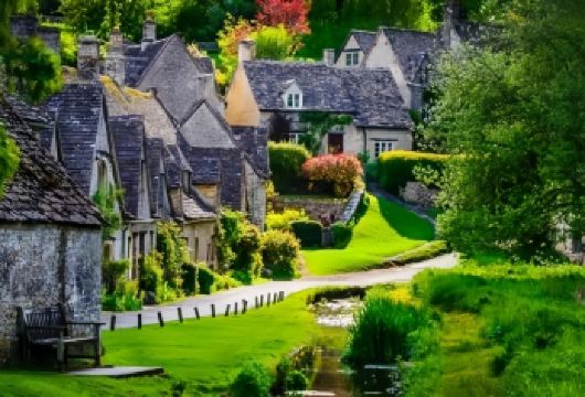 英国伦敦往返科茨沃尔德乡村一日游【伦敦当地华人旅行社】【4-16人小团，4人成团保障。中文司导，奔驰8座或17座商务车型用车，沟通无忧，舒适出行！】