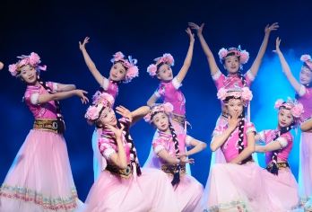 丽江拉市海茶马古道骑马+会所皮划艇+丽江千古情门票【丽江古城附近接送】