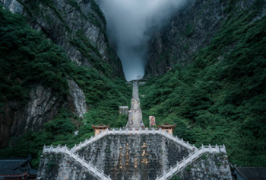 【8人·纯玩商务小团·优先A/B线 】天门山一日游+上门接送【纯玩无购物，天门山热门景点全打卡[全长7445米的索道+天门洞+999阶梯+天门山寺+玻璃栈道]】