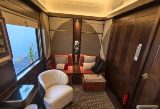熊猫专列龙江号|哈尔滨+亚布力+漠河+北极村闵行公园【车厢内设施完备：舒适大床、干湿分离卫浴、高速网络、图书吧、酒廊、甚至SPA与观景平台。餐饮由名厨主理】