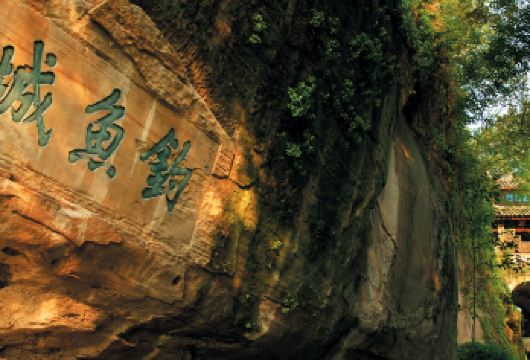 钓鱼城包车自由行一日游【可定制路线】【重庆本土旅行社无惧任何对比模仿，车辆运营证件齐全、车新车况优良，只为您少一份旅途疲劳。】