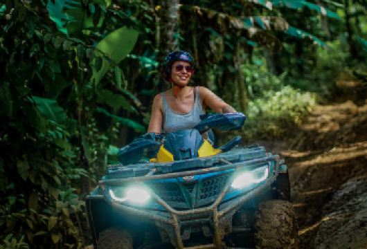 乌布ATV探险加自然奇观日游【体验刺激的越野车骑行，穿越乌布丛林小径、河流与泥泞赛道，在巴厘岛的自然美景中开启一场激动人心的越野冒险。 探索乌布的热门景点，包括巴图**庙、哲鲁村等展现巴厘岛丰富文化与历史的乌布胜地 在乌布令人叹为观止的乡村宁静美景环绕中，享受一顿风景如画的午餐，俯瞰葱翠的山谷和翡翠般的稻田。】