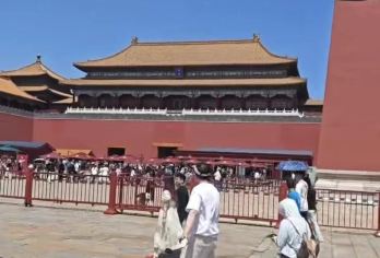 全包式私人旅游：天安门广场、故宫、天坛、胡同【探索紫禁城和天安门广场的迷人历史 参观天坛和北京老胡同 费用包含所有景点门票、午餐、酒店往返接送以及私人导游和车辆。】