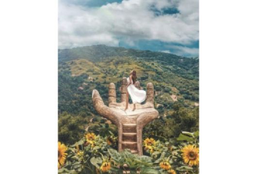 JOINERS - 宿务市旅游（含 Hillyland 服务）【文化遗产与历史——参观麦哲伦十字架、圣婴大教堂和圣佩德罗堡等标志性地标。 文化与魅力——探索充满活力的当地景点，如遗产纪念碑、科隆街和艺术场所。 欣赏壮丽的山景——前往利亚神庙、锡劳花园和山顶观景台，欣赏令人叹为观止的城市全景。】