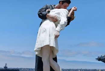 美国圣地亚哥+巴尔波亚+拉霍亚海湾一日游/遇见加州慵懒与浪漫【融合了西班牙和墨西哥的建筑风格，红瓦白墙，搭配郁郁葱葱的热带植物】