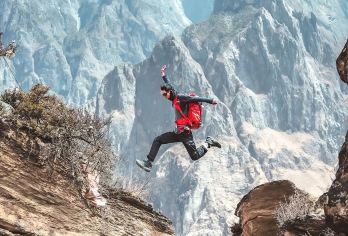 云南中虎跳峡一日游【6-14人徒步小团+真纯玩+网红阳台】【[纯玩小团]6-14人以内徒步商务小团，告别人潮拥挤，让您的旅途更舒心】