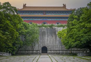 明孝陵半日游【古今说·资深讲师2h 无线耳麦 不含门票】【[专业导游]工作10年以上持国家导游证/博物院讲解证，常年在一线讲解，多种讲解风格。】