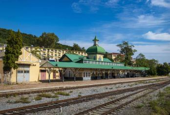 旅顺高端经典一日游【2-6人精品私家团，白玉山专车开上山顶，专业导游兼司机，讲解服务好。】