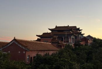 河南信阳灵山金鼎风景区+文新茶村+南湾湖一日游可英文服务【可提供英文及小语种导游服务-往返接送-可选导游-可代订门票】