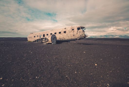 冰岛私家包车+斯科加瀑布+黑沙滩+飞机残骸【北欧明星路线】【[全程无忧出行]包车配备专属车辆，行李存放安全便捷】