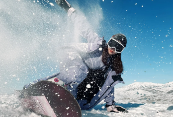 涞源七山滑雪一日游【滑雪不仅仅是一项刺激好玩的运动，它更是一项对身心都非常有益的全身性冬季运动】