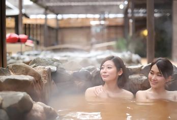 日本神户六甲山滑雪场滑雪+有马温泉一日游丨可选2h滑雪课程【拥有坡度平缓的初学者雪道，非常适合零基础的滑雪者】