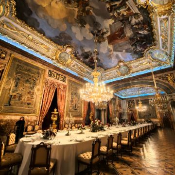 西班牙马德里一日游：马德里王宫-昆卡古城（不含门票华人司机）