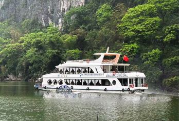 漓江四星游船+遇龙河竹筏漂流+十里画廊+古镇 8人/大巴团【拒绝单一方式，双重视角：漓江四星游轮 · 甲板360°赏漓江风景+遇龙河竹筏 · 0距离拥抱桂林山水】