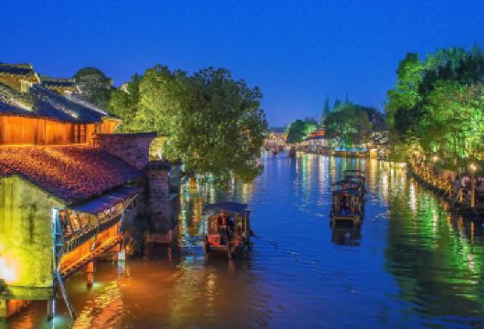 苏州周庄一日游【日夜双船（含门票+摇橹船+游船票）水乡之旅】【严选优秀导游，天天发班，日夜双景体验，当天13点前下单，随定随走。】