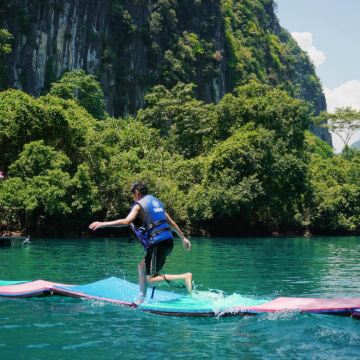 峰牙洞 – 顺化/广平出发的斋河和黑暗洞穴团体游 