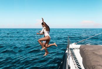 【自营帆船可优惠 含接送】普吉岛皇帝岛+珊瑚岛出海一日游【懒猫银魂系列新型双体双层帆船，为国人出海一日游量身打造】