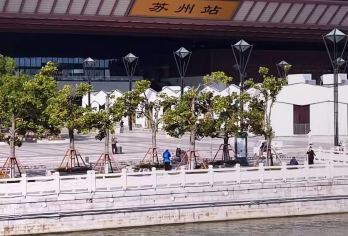 苏州私人一日游+游船+拙政园+狮子林+虎丘【乘船游览和城市漫步——享受轻松的苏州精华游（东方古威尼斯）； 世界顶级园林——拙政园和狮子林（石子林园）（联合国教科文组织）； 千禧圣地-山塘街和虎丘（当地美食和古建筑）。】