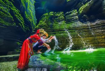 【纯玩无购物含市区接送】梭布垭石林一日游【食在恩施：品尝正宗恩施土家菜，张关合渣、土家腊肉格格、富硒小土豆、恩施豆皮....】